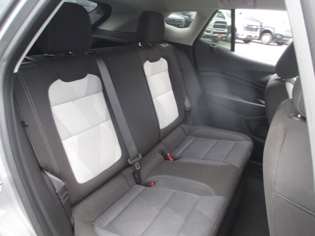 Used 2025 Chevrolet Trax LS w/ LS Convenience Package FWD image 22