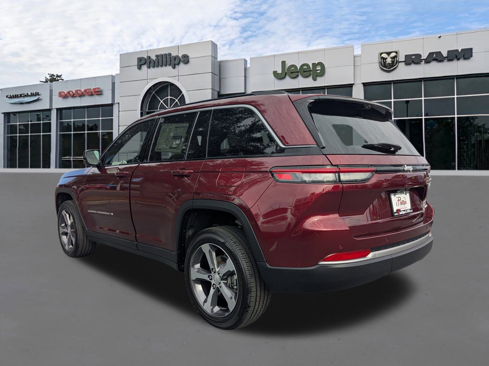 New 2026 Jeep Grand Cherokee Limited w/ Luxury Tech Group II image 5