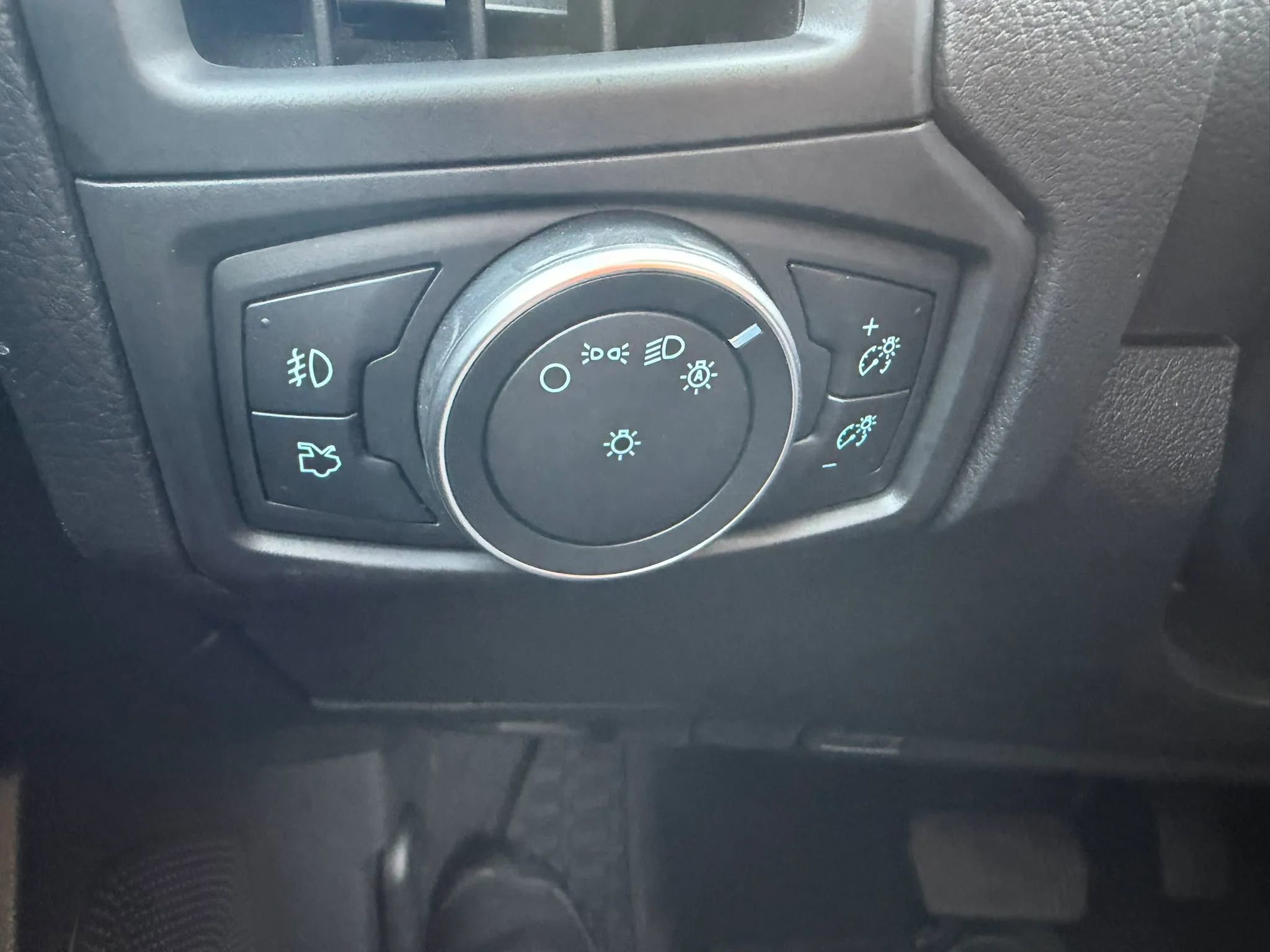 Used 2017 Ford Focus Titanium image 18