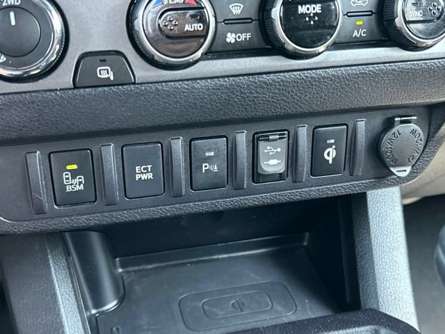 Used 2016 Toyota Tacoma TRD Off-Road w/ Premium & Technology Package AWD/4WD image 64