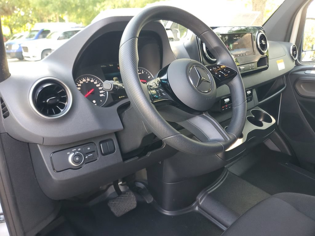 Used 2025 Mercedes-Benz Sprinter 2500 image 17