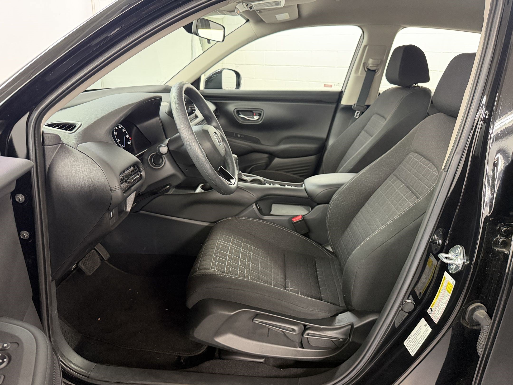 Certified 2025 Honda HR-V LX image 5