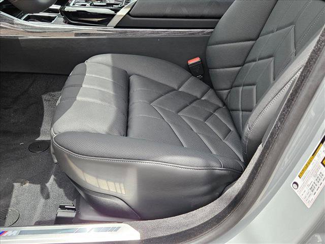Used 2025 BMW 740i RWD image 4