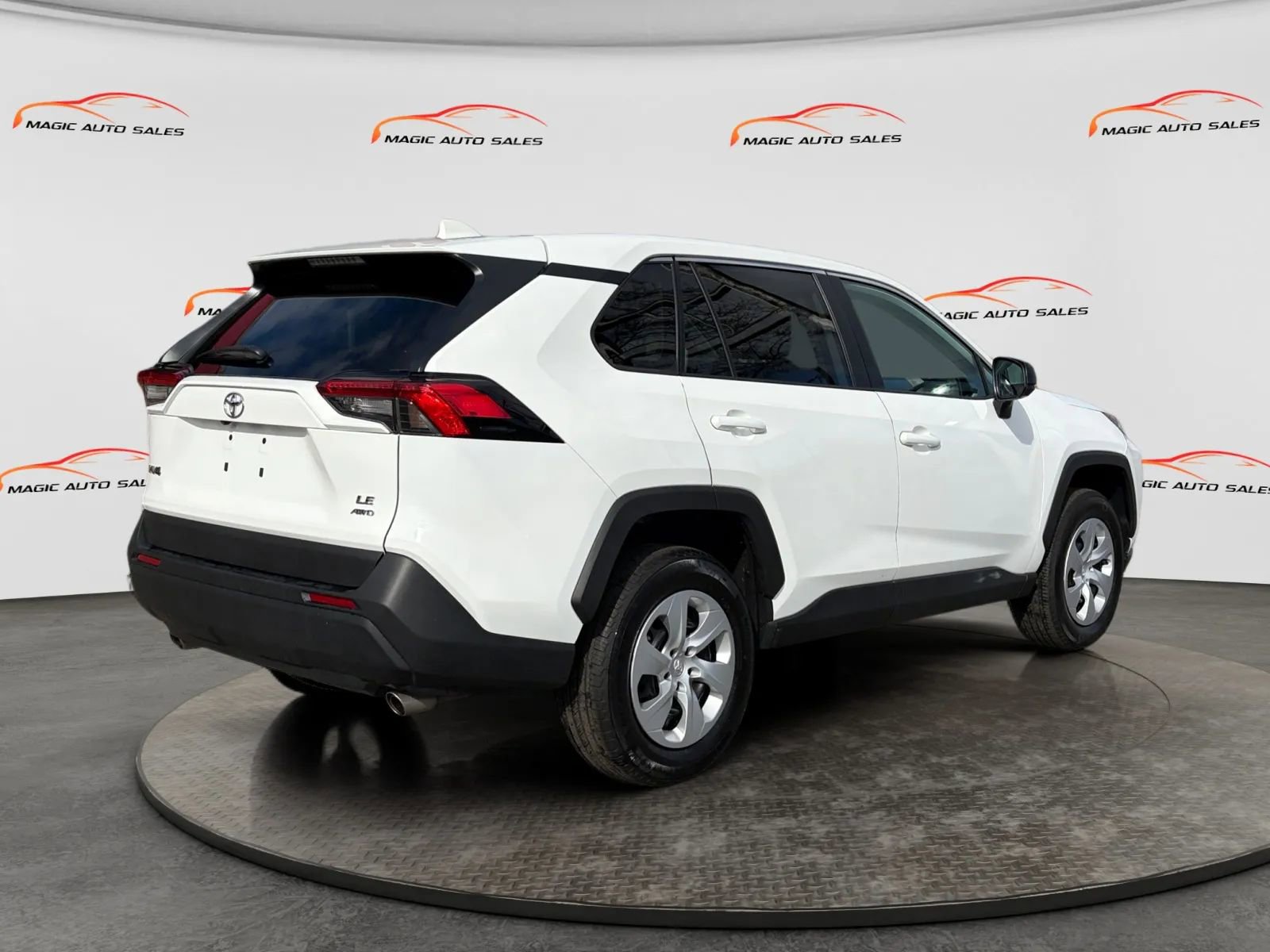 Used 2025 Toyota RAV4 LE image 8