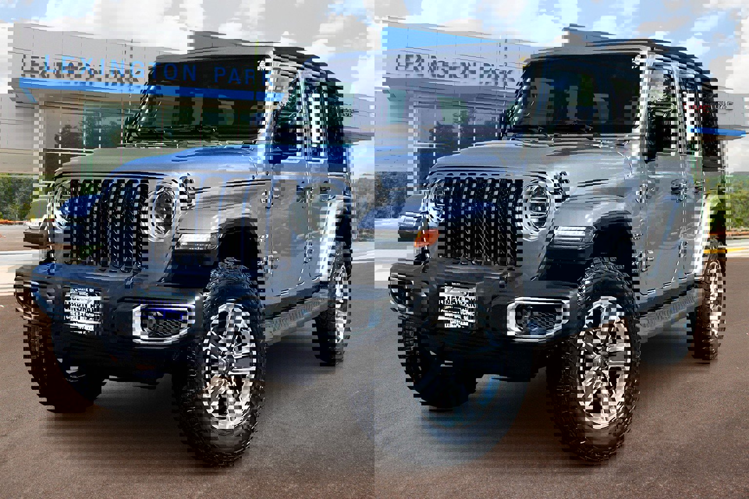 Used 2020 Jeep Wrangler Unlimited Sahara image 12