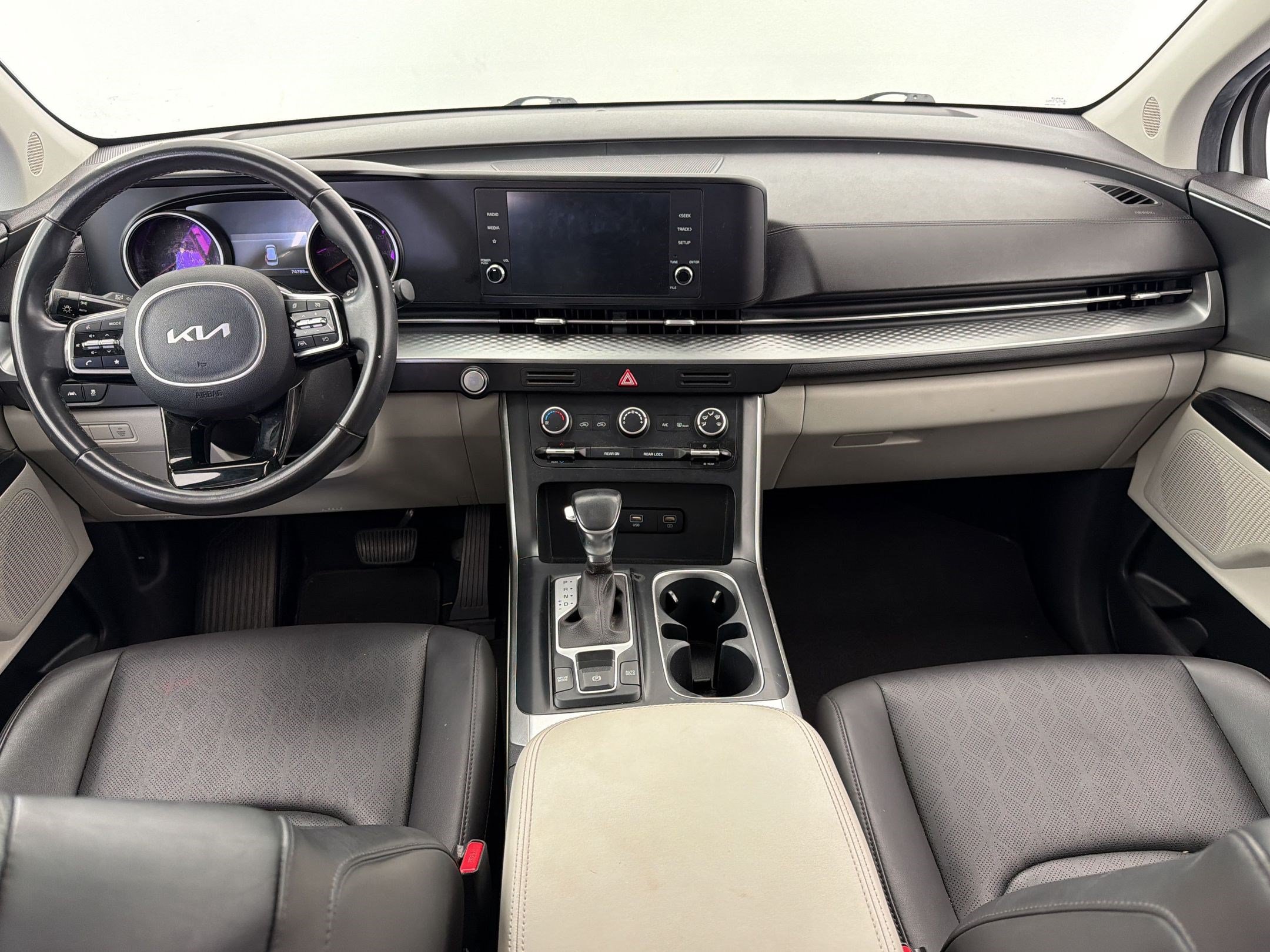 Used 2022 Kia Carnival LX FWD image 15
