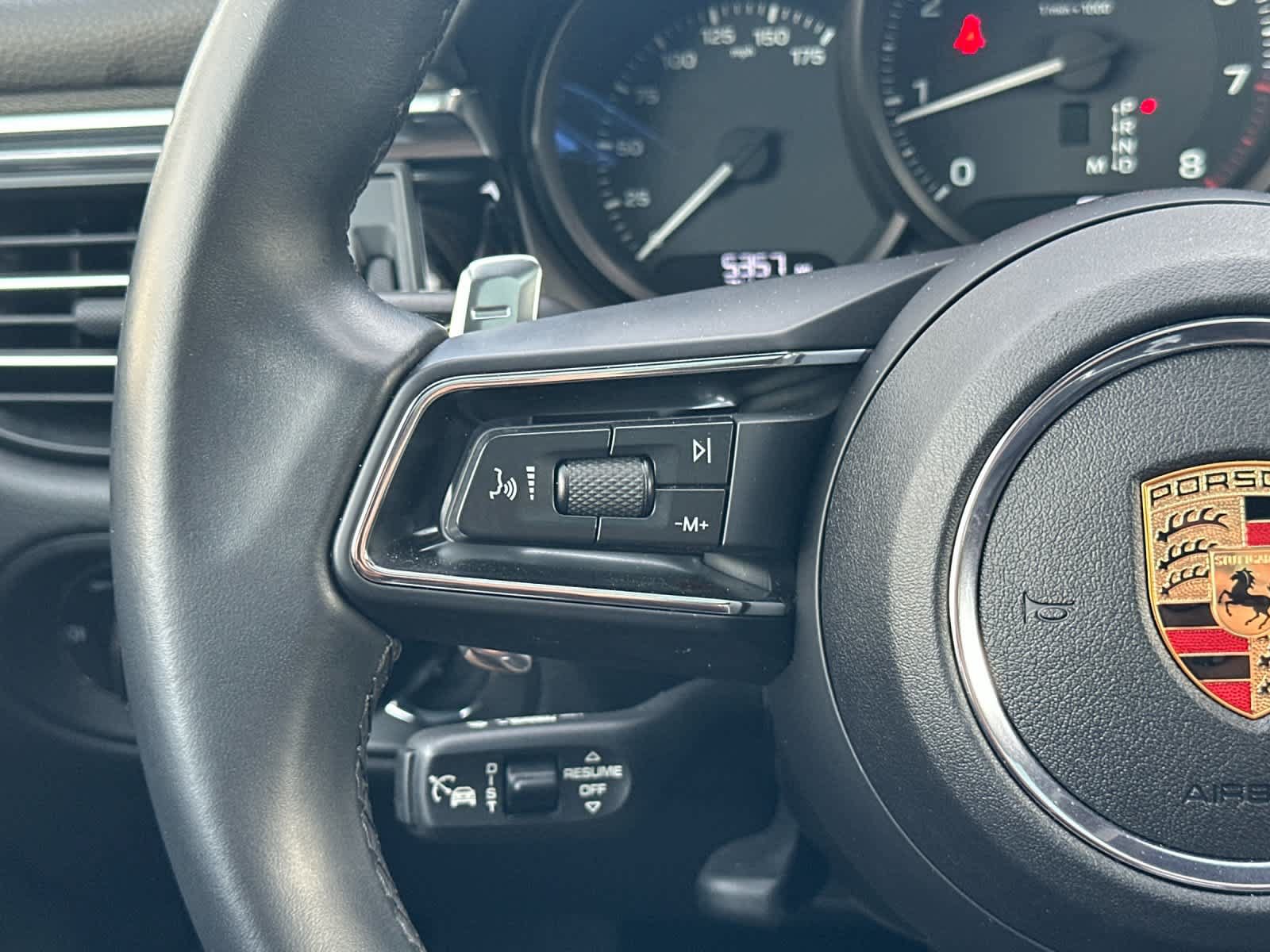 Certified 2025 Porsche Macan AWD/4WD image 27