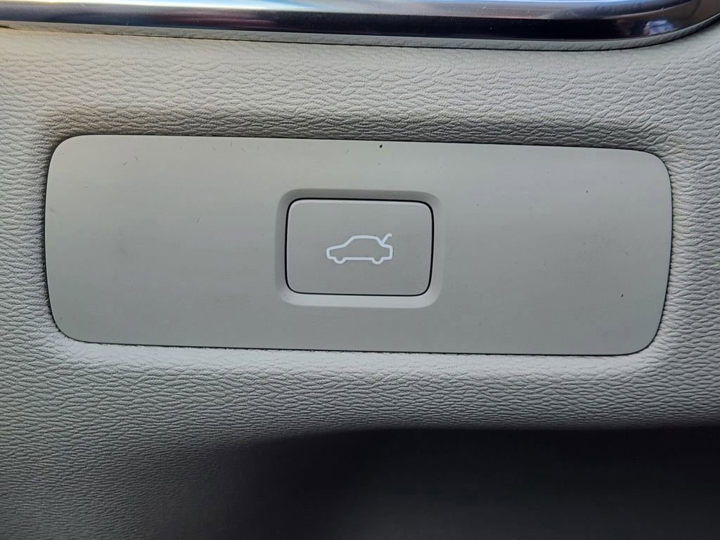 New 2026 Volvo XC60 B5 Ultra w/ Protection Package Premier image 11