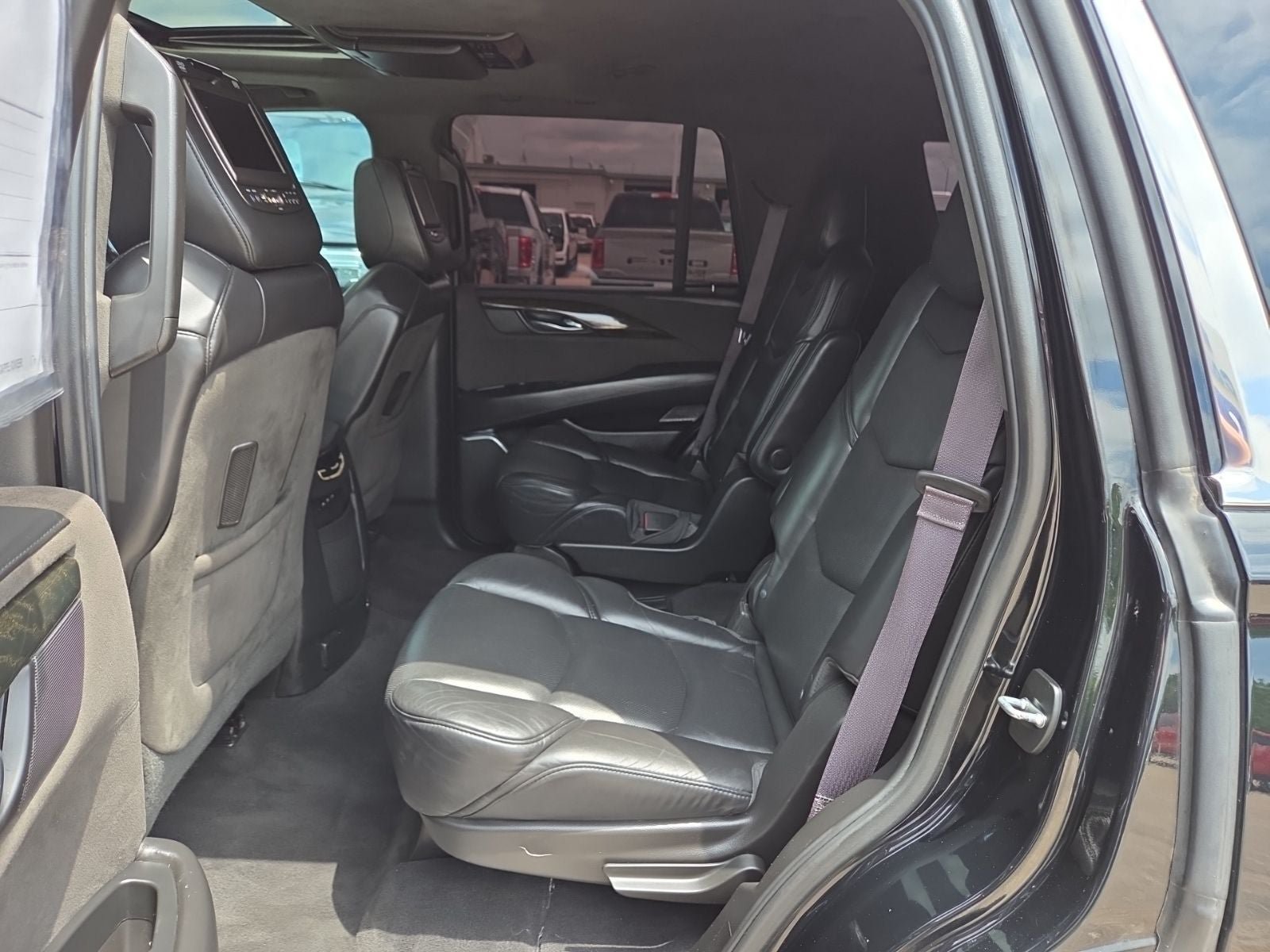 Used 2017 Cadillac Escalade Platinum AWD/4WD image 4