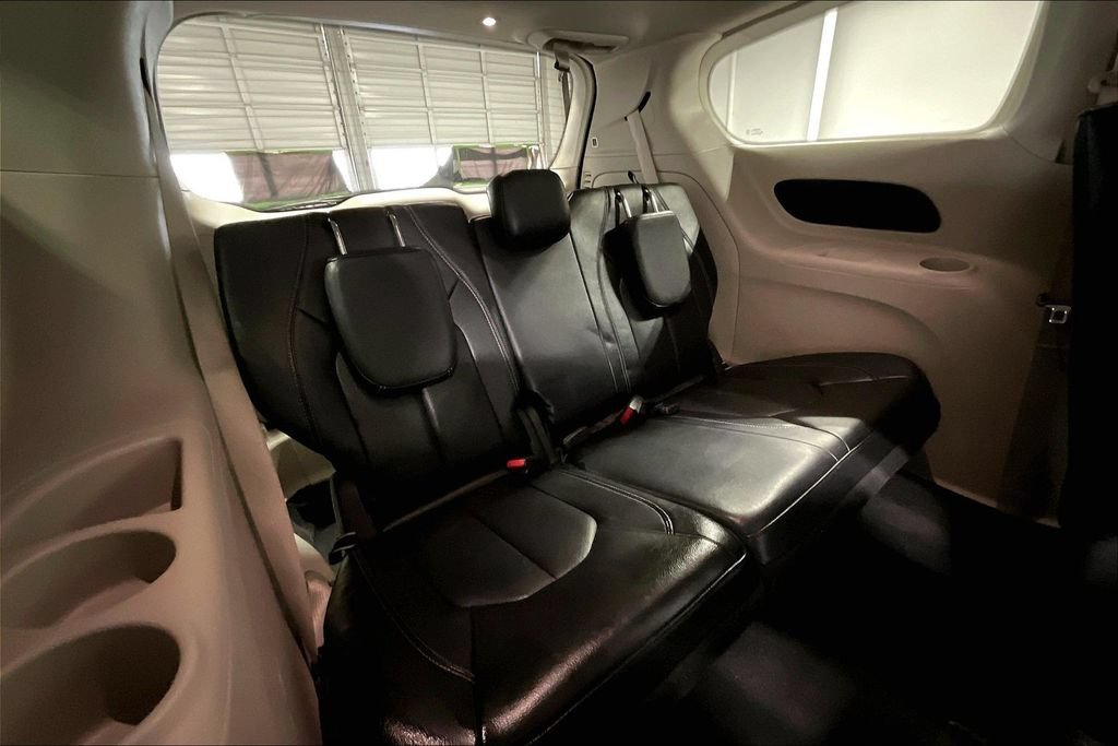 Used 2022 Chrysler Pacifica Touring-L FWD image 34