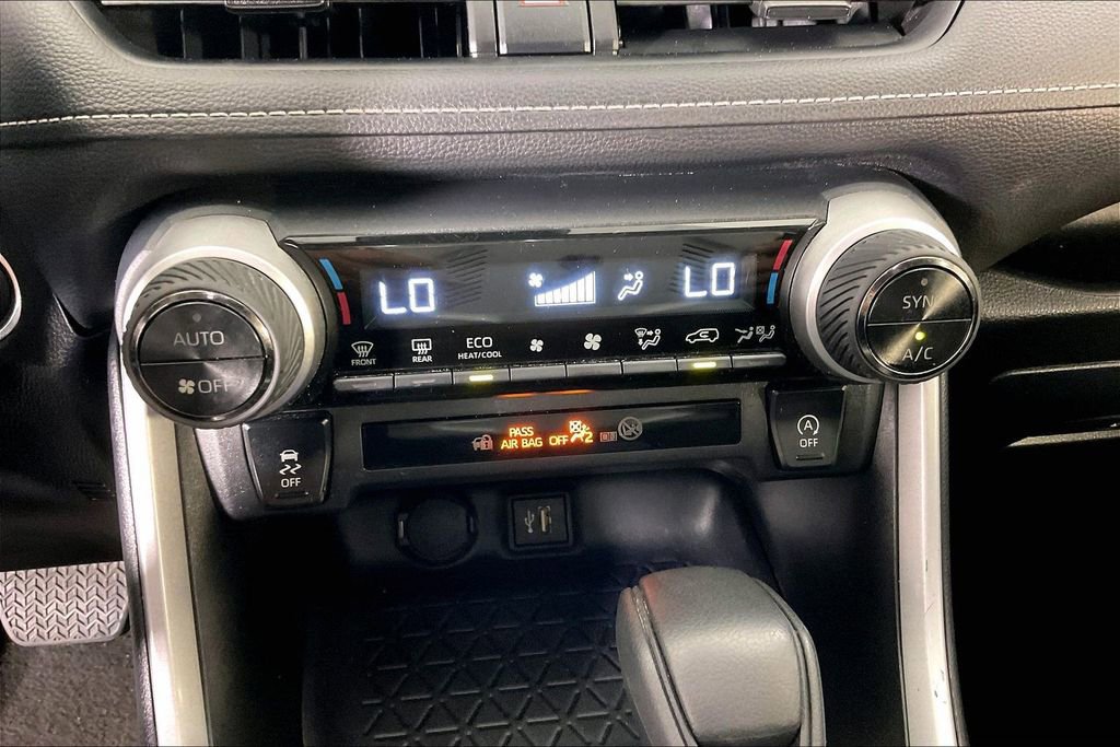 Used 2025 Toyota RAV4 XLE AWD/4WD image 32