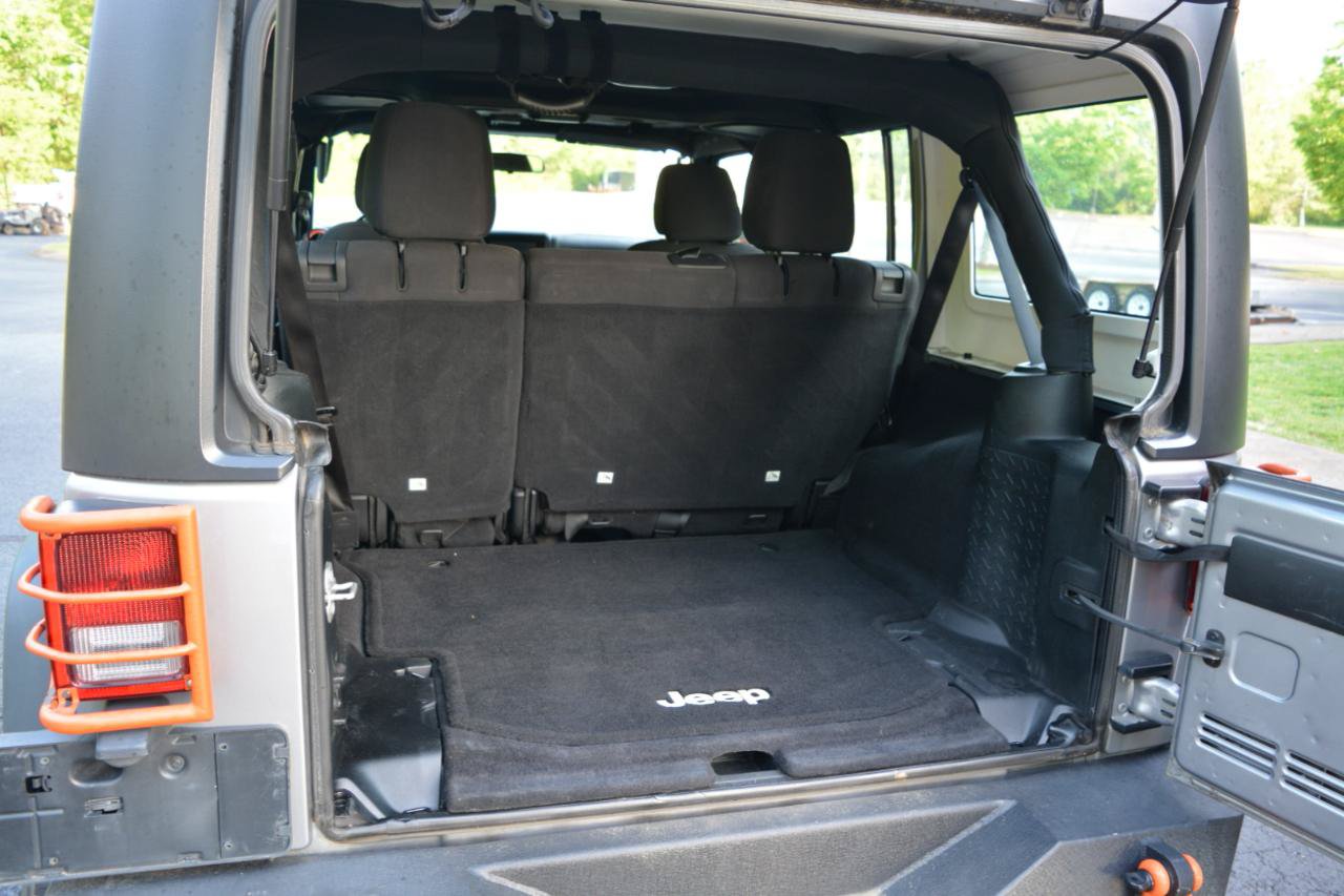 Used 2016 Jeep Wrangler Unlimited Sport w/ Connectivity Group AWD/4WD image 19