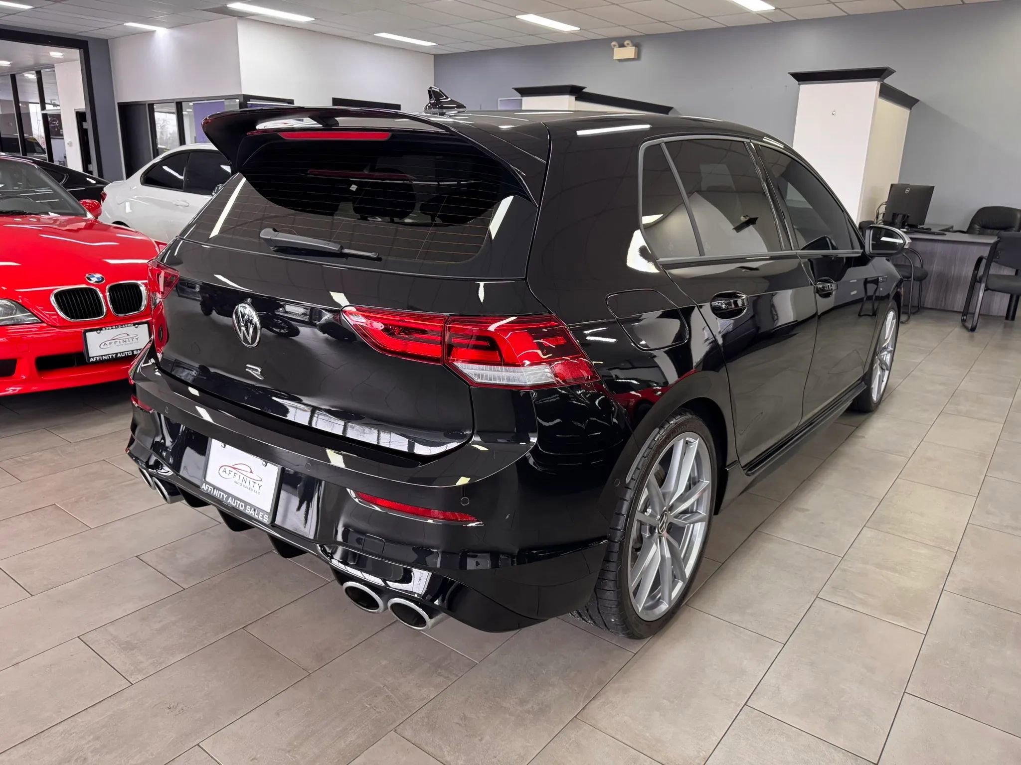 Used 2024 Volkswagen Golf R AWD/4WD image 5