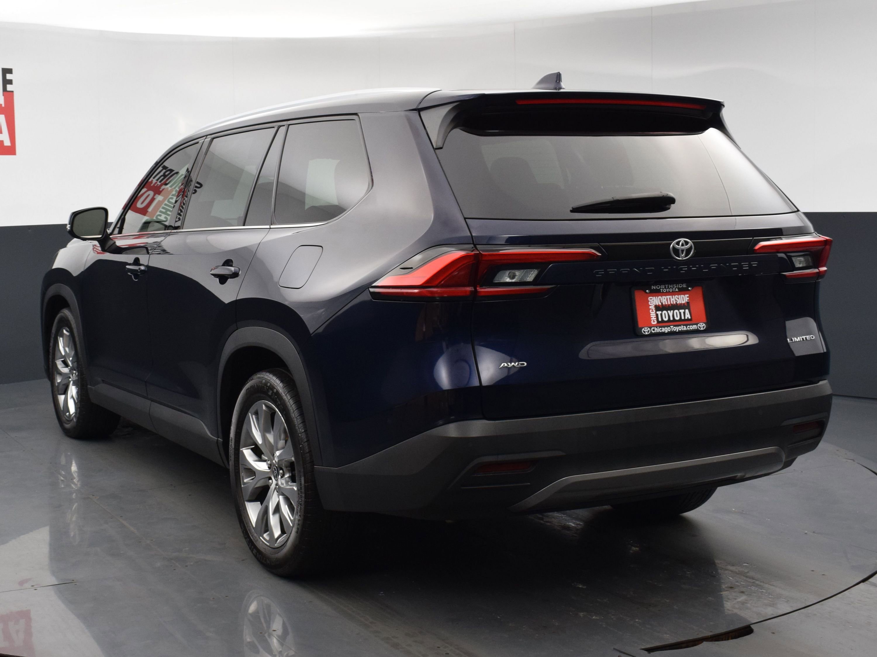 Used 2024 Toyota Grand Highlander Limited image 3