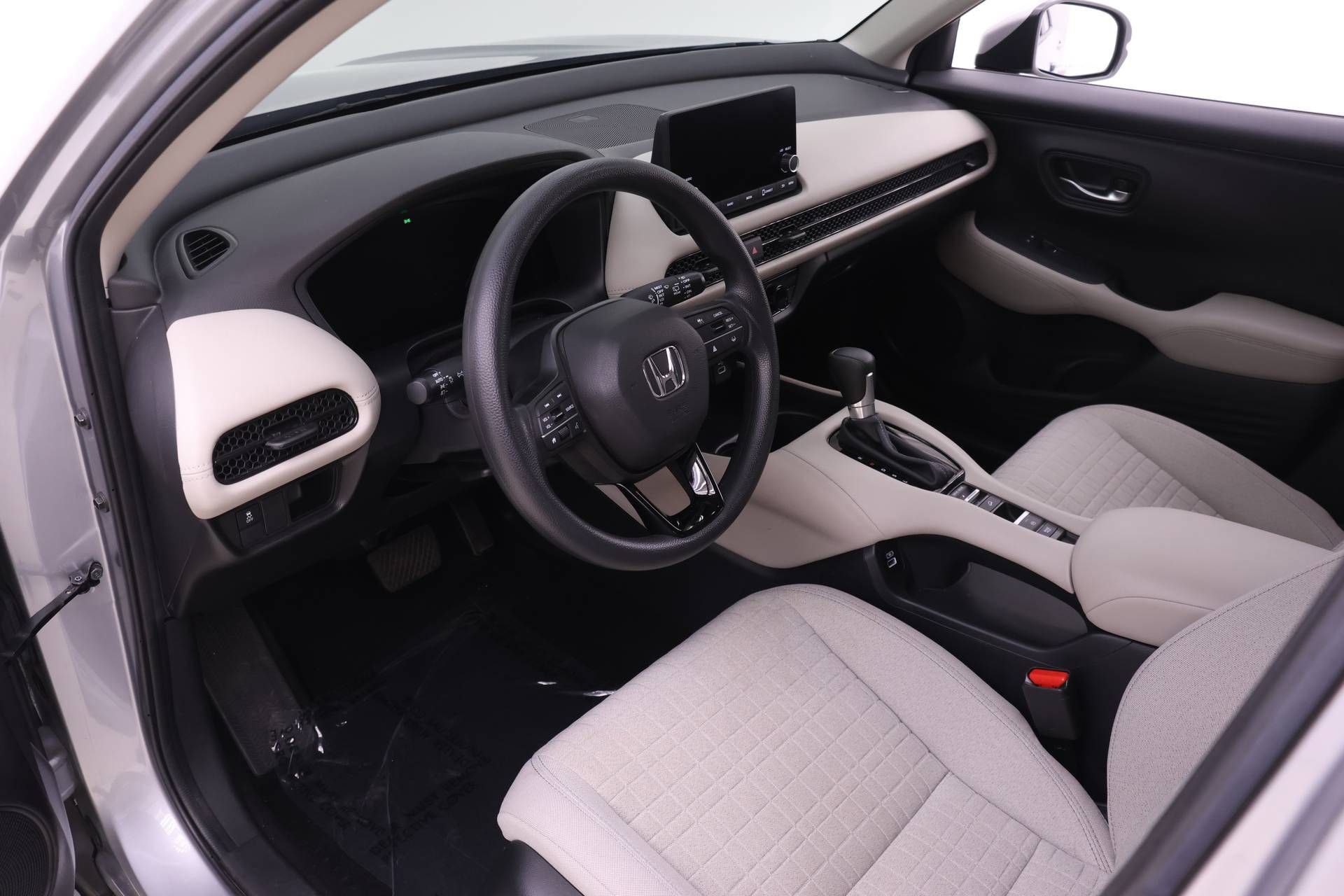 Certified 2023 Honda HR-V LX image 3