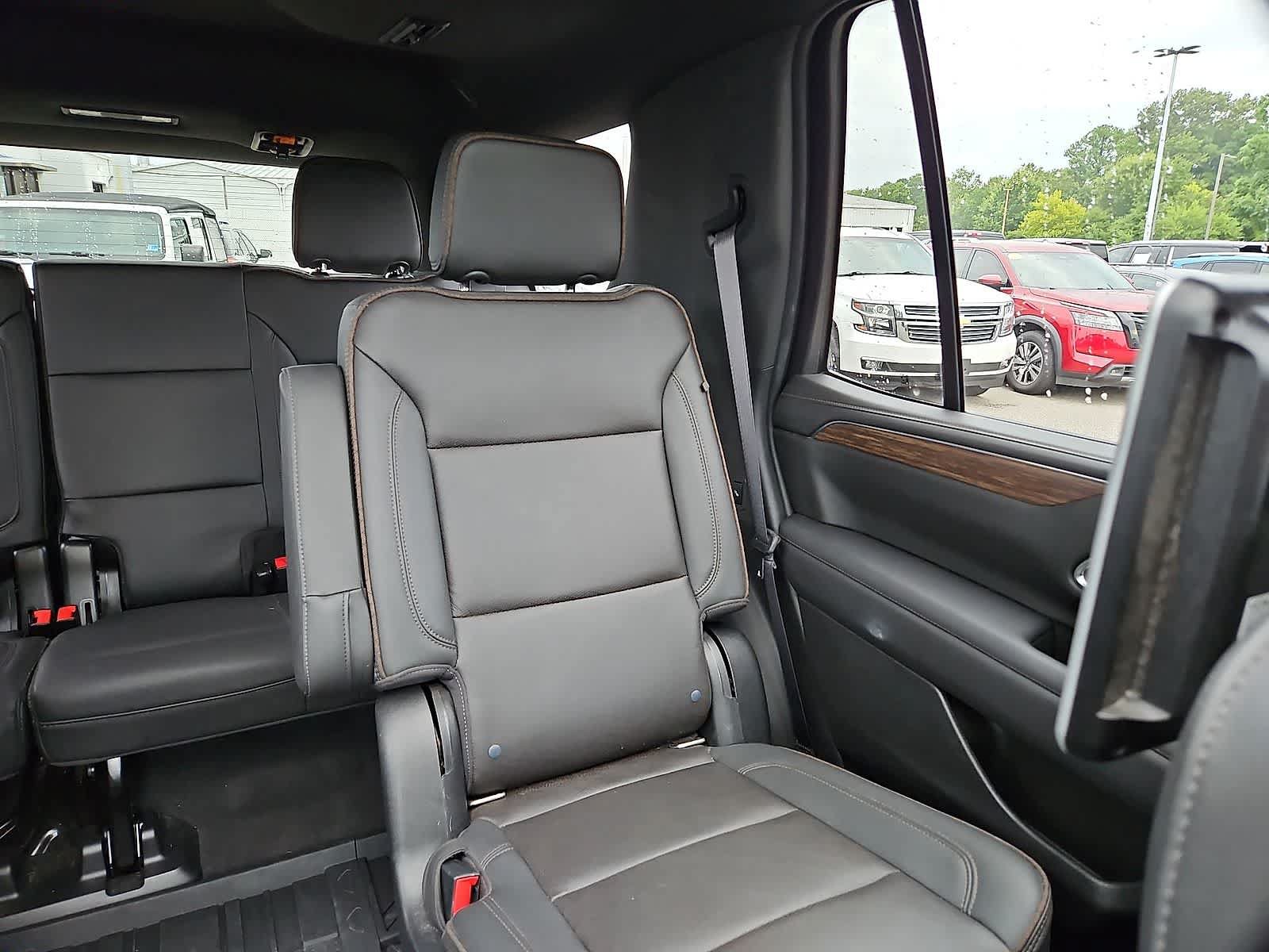 Used 2022 Chevrolet Tahoe High Country w/ Premium Package AWD/4WD image 15