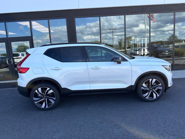 New 2026 Volvo XC40 B5 Ultra w/ Protection Package Premier AWD/4WD image 2