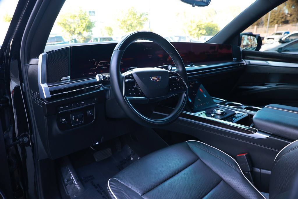 Used 2025 Cadillac Escalade ESV Premium Luxury AWD/4WD image 18