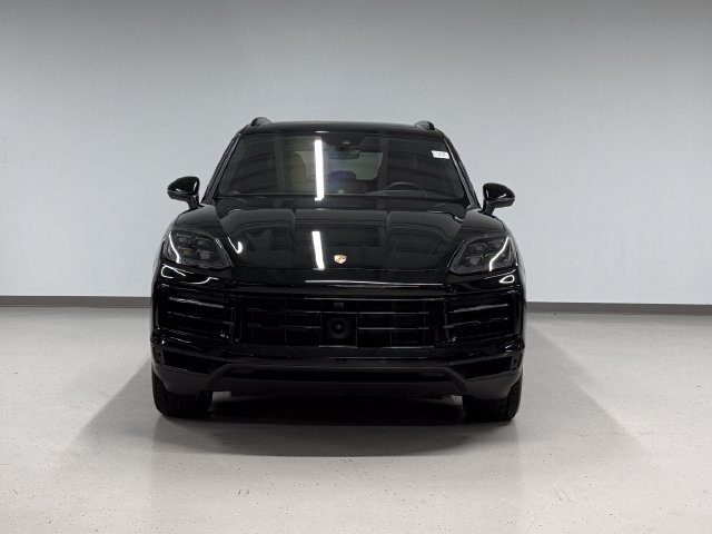 Certified 2025 Porsche Cayenne E-Hybrid w/ Premium Package Plus AWD/4WD image 8