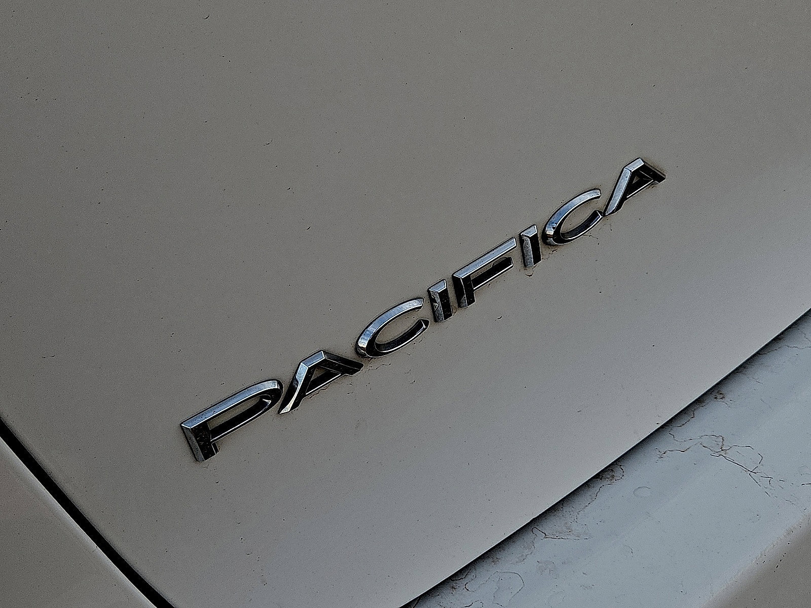 Used 2024 Chrysler Pacifica Limited FWD image 11