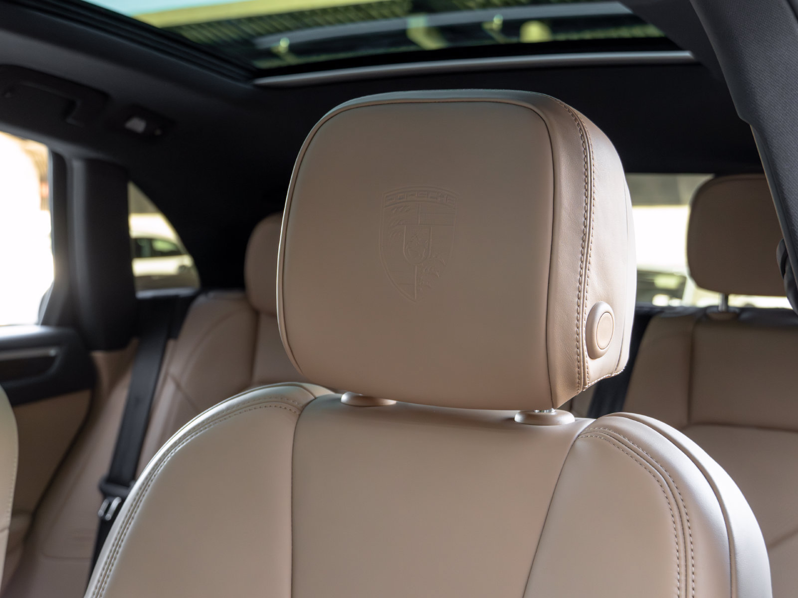 Certified 2023 Porsche Macan S AWD/4WD image 27
