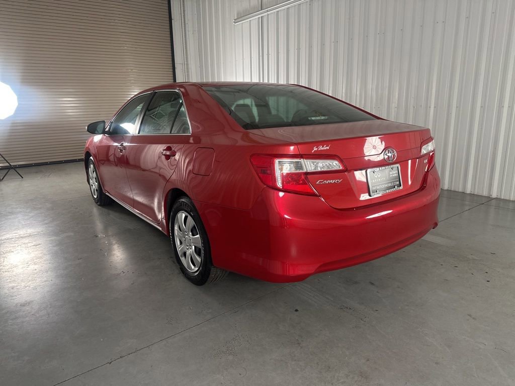 Used 2014 Toyota Camry LE image 7