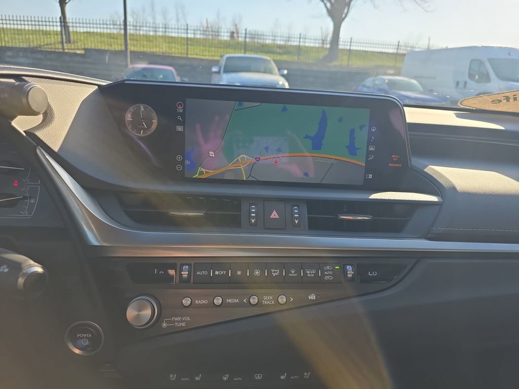 Used 2021 Lexus ES 300h w/ Accessory Package image 9