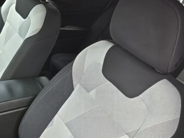 Used 2024 Chevrolet Trax RS FWD image 24
