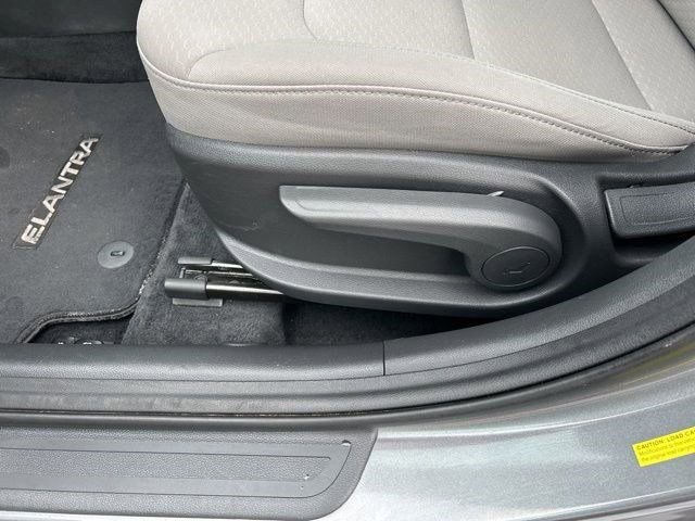 Used 2019 Hyundai Elantra SE image 14