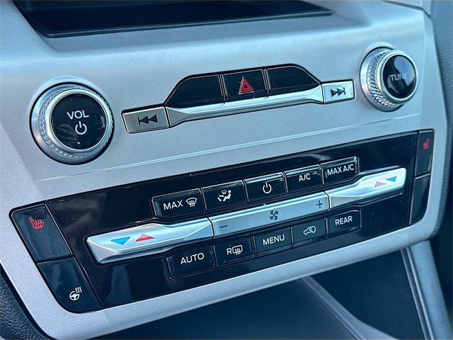 Used 2024 Ford Explorer XLT w/ Equipment Group 202A image 15