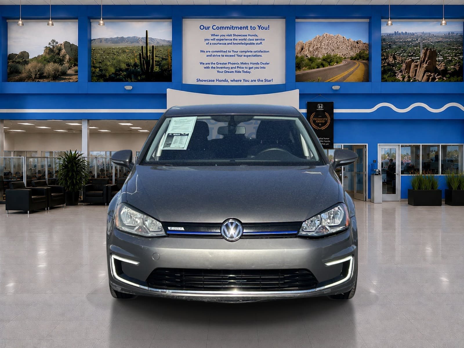 Used 2016 Volkswagen e-Golf SE w/ DC Fast Charging Package FWD image 5
