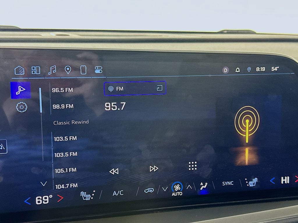 Used 2025 Chevrolet Traverse LT image 31