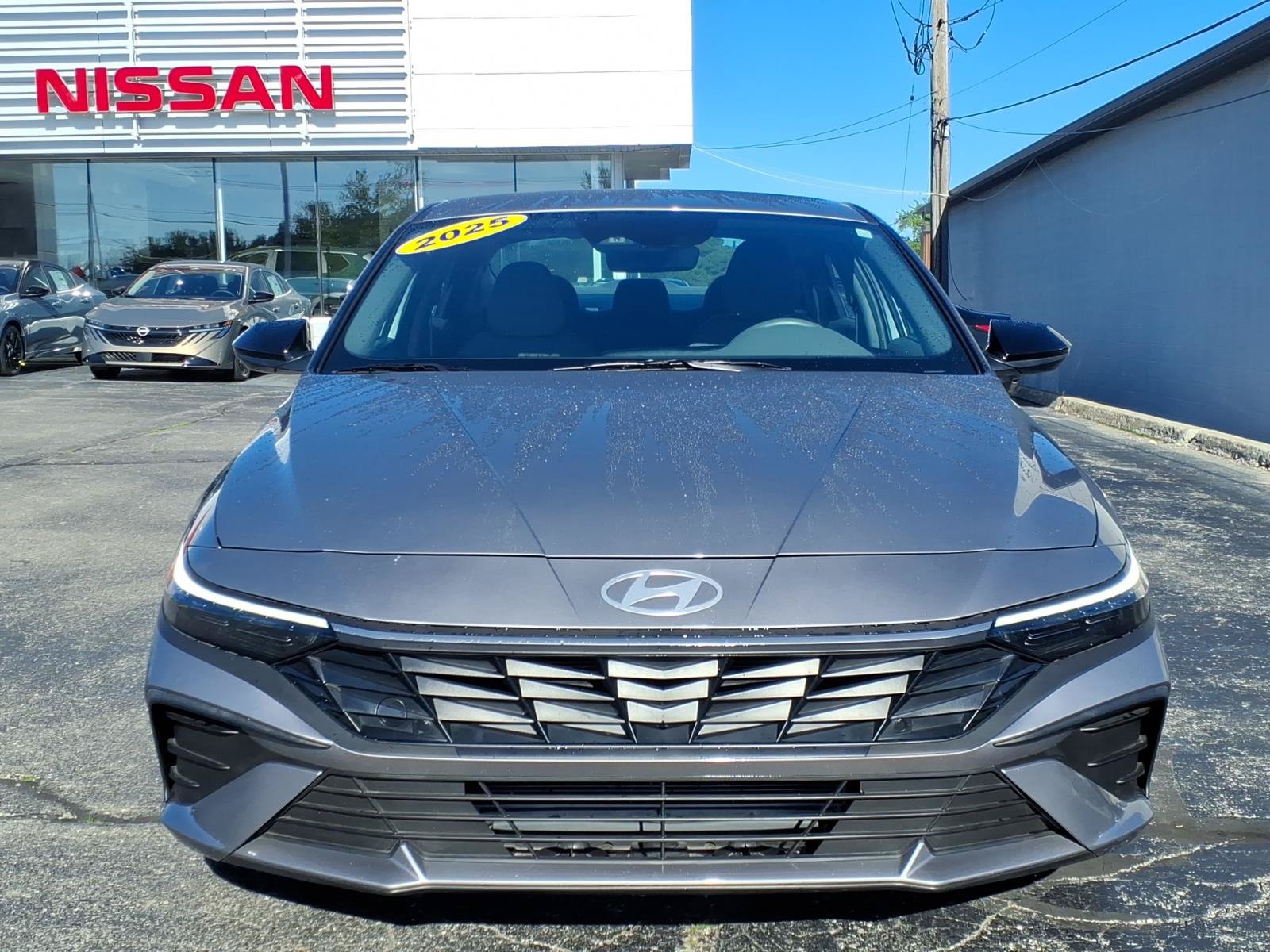 Used 2025 Hyundai Elantra Sport FWD image 2