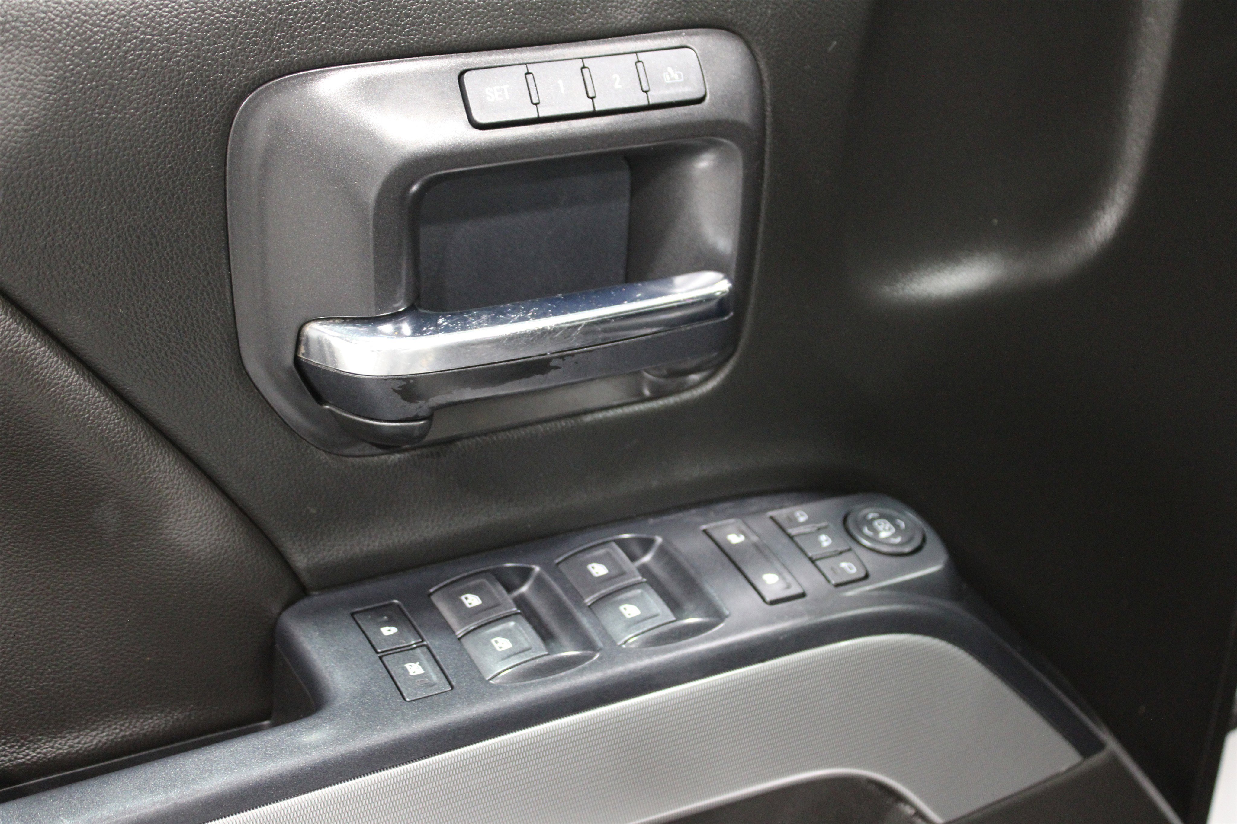 Used 2018 Chevrolet Silverado 1500 LTZ Z71 w/ LTZ Plus Package image 7