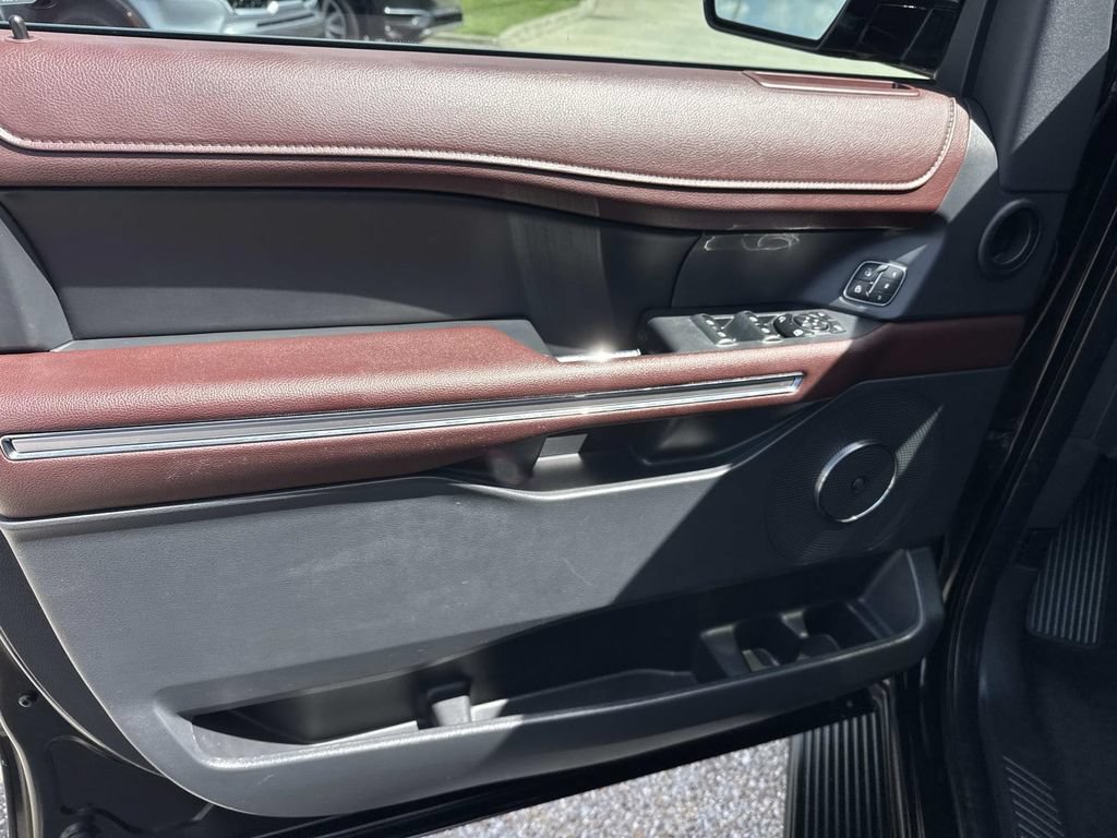 Used 2024 Ford Expedition Limited RWD image 21