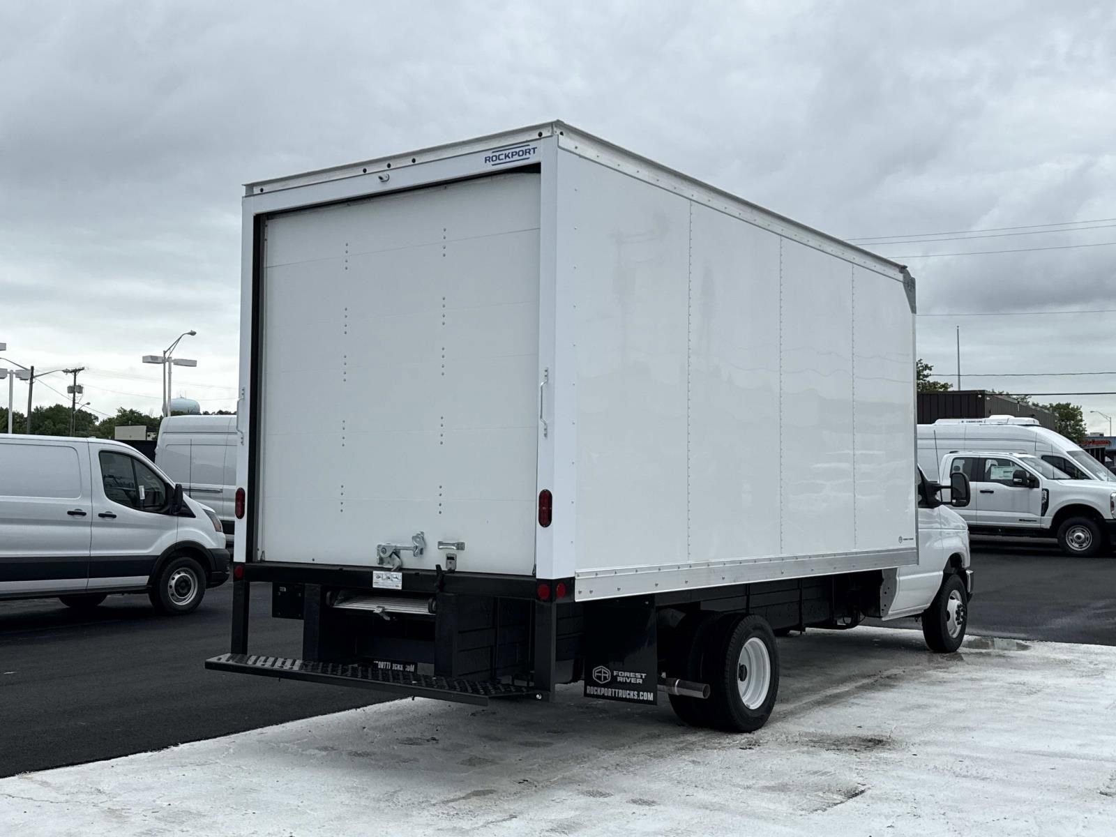New 2027 Ford E-450 and Econoline 450 Super Duty w/ Power Equipment Group RWD image 3