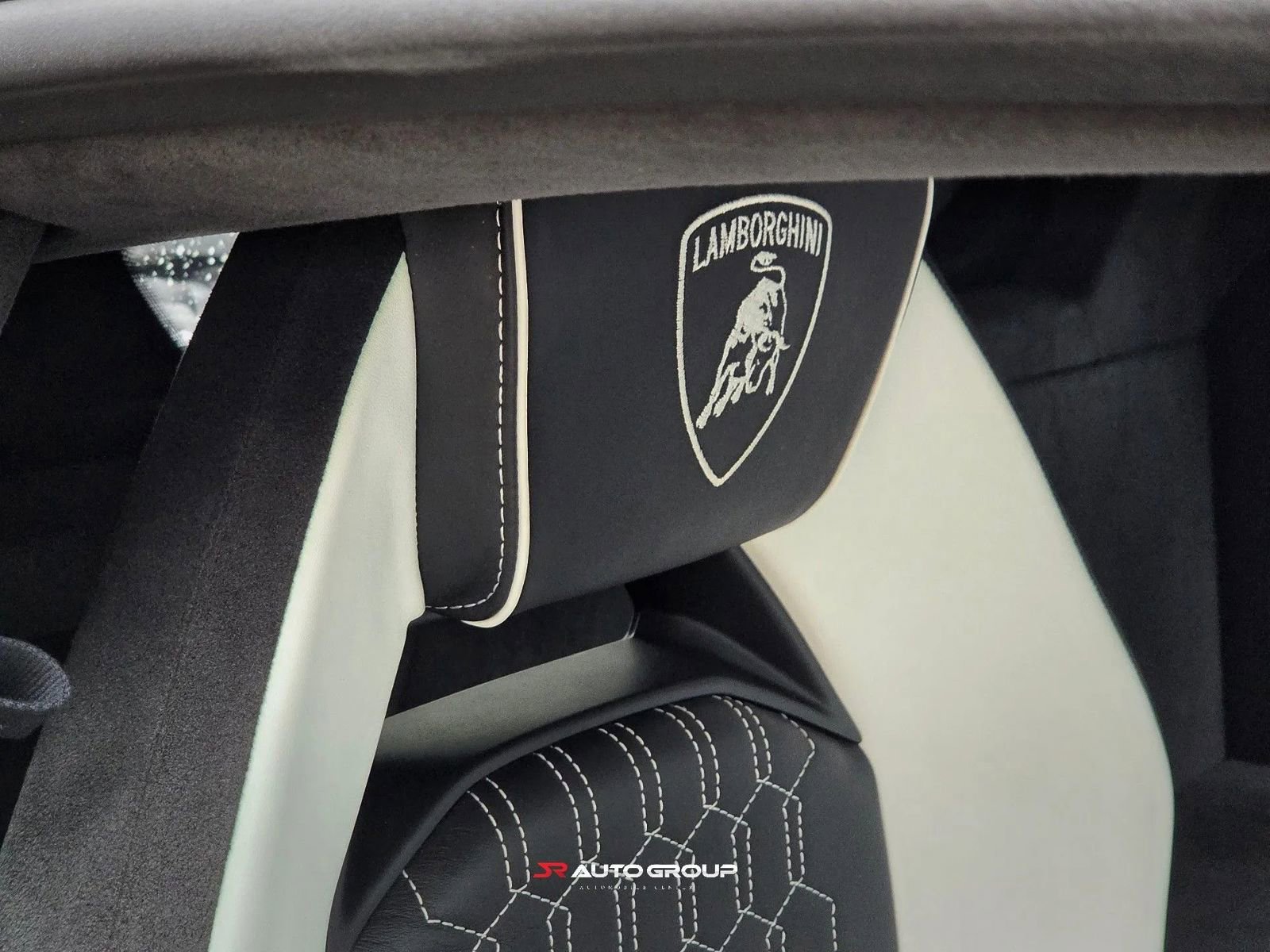 Used 2024 Lamborghini Revuelto AWD/4WD image 18