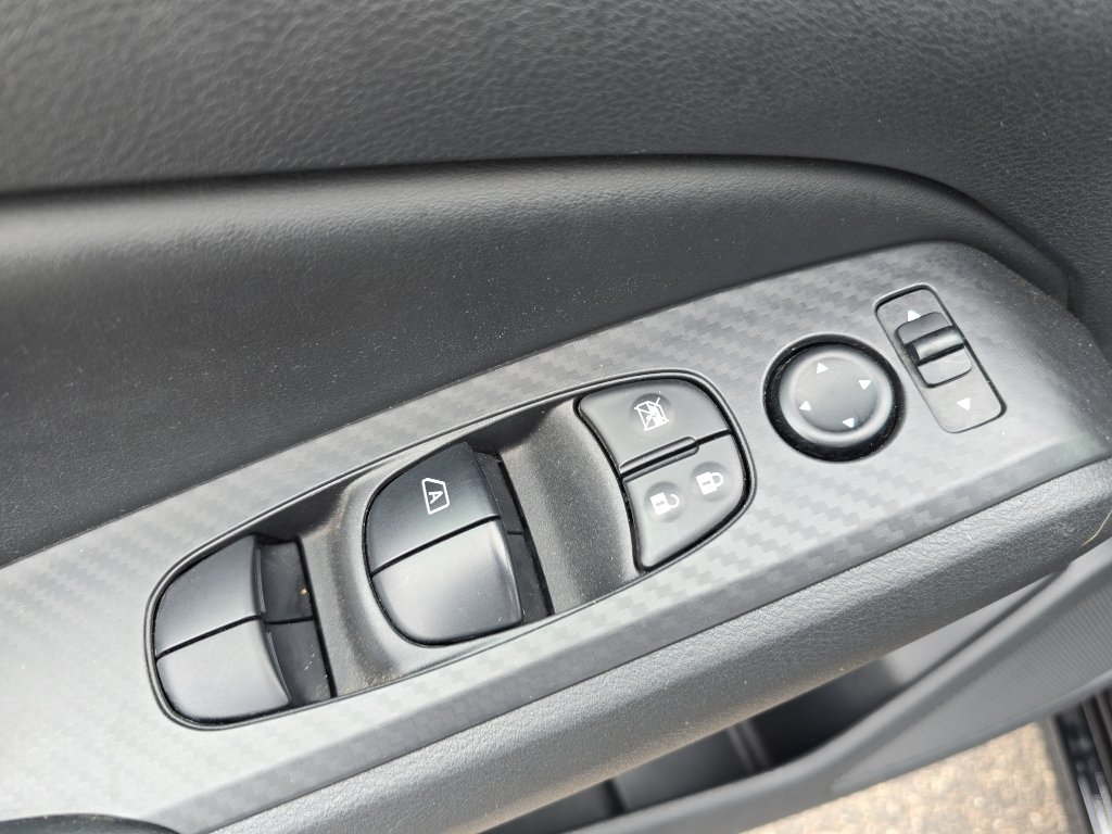 Used 2025 Nissan Altima 2.5 SV FWD image 13