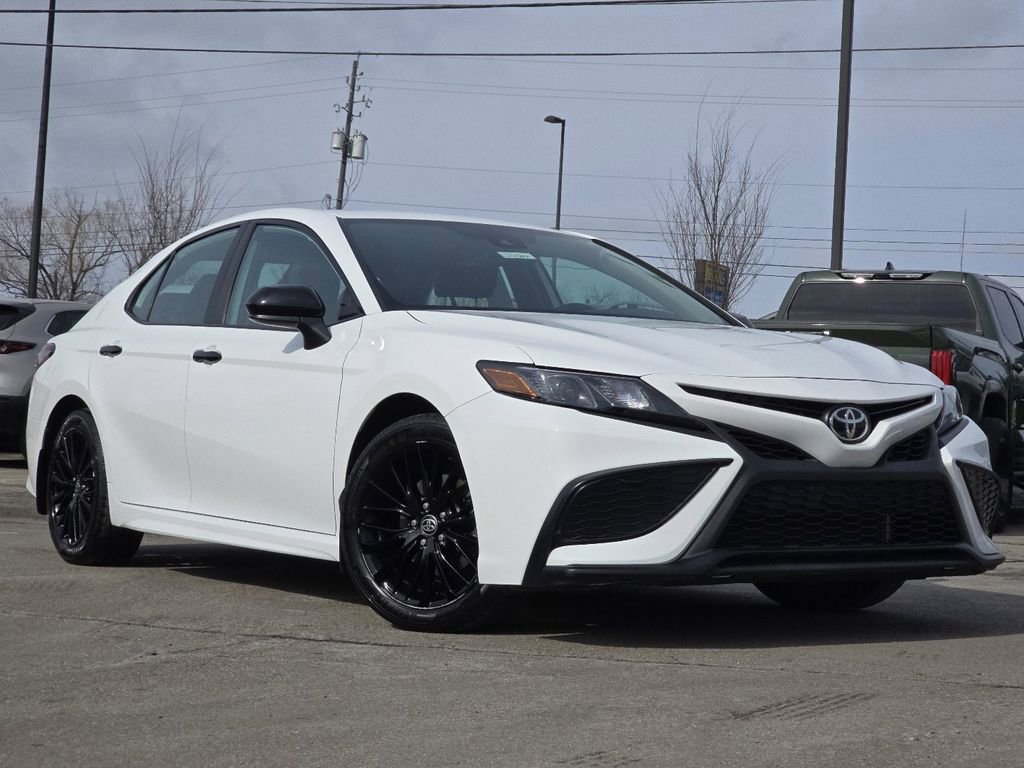 Used 2021 Toyota Camry SE video 1