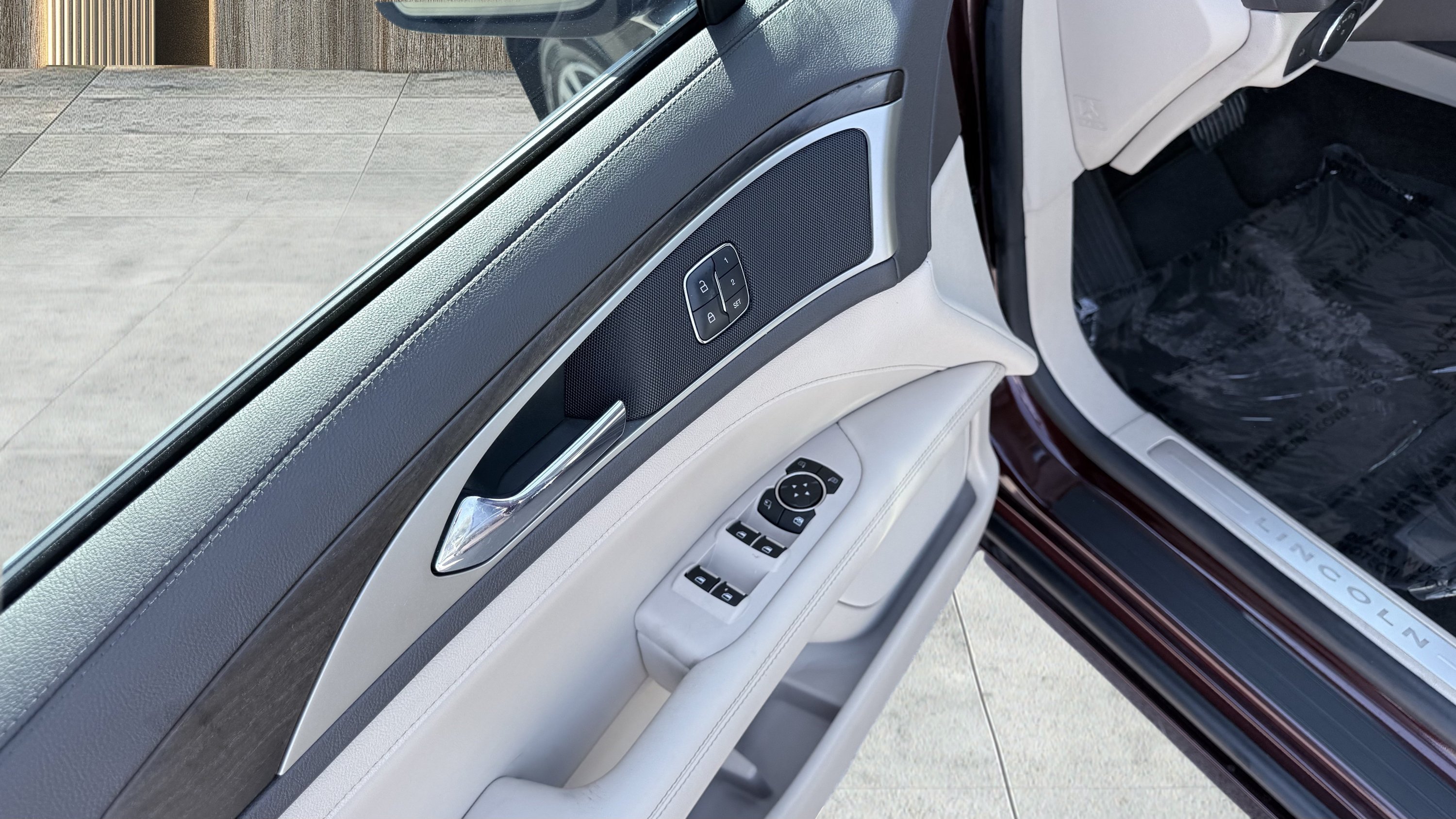 Used 2017 Lincoln MKZ Reserve FWD image 16