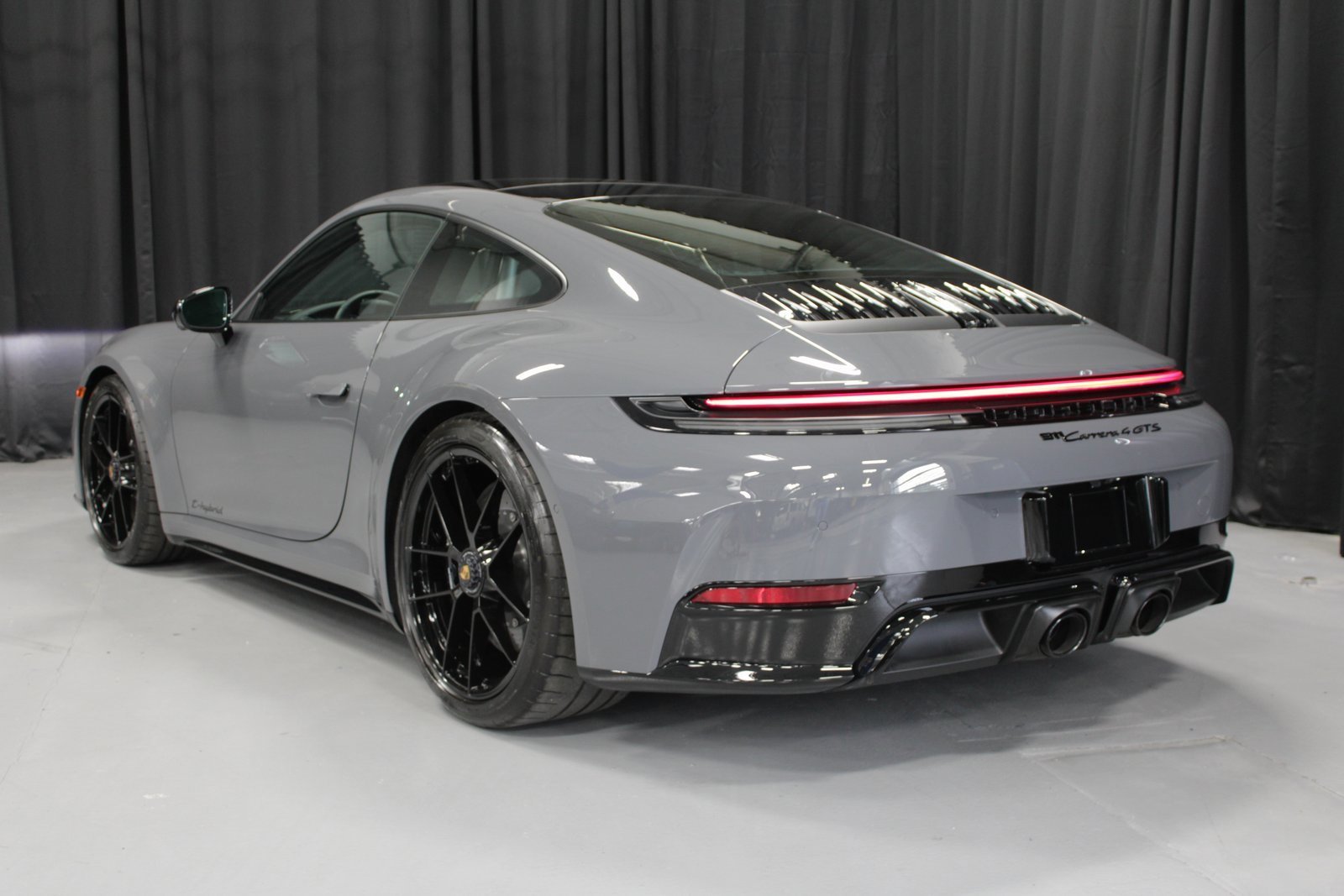 New 2025 Porsche 911 Carrera 4 GTS image 3