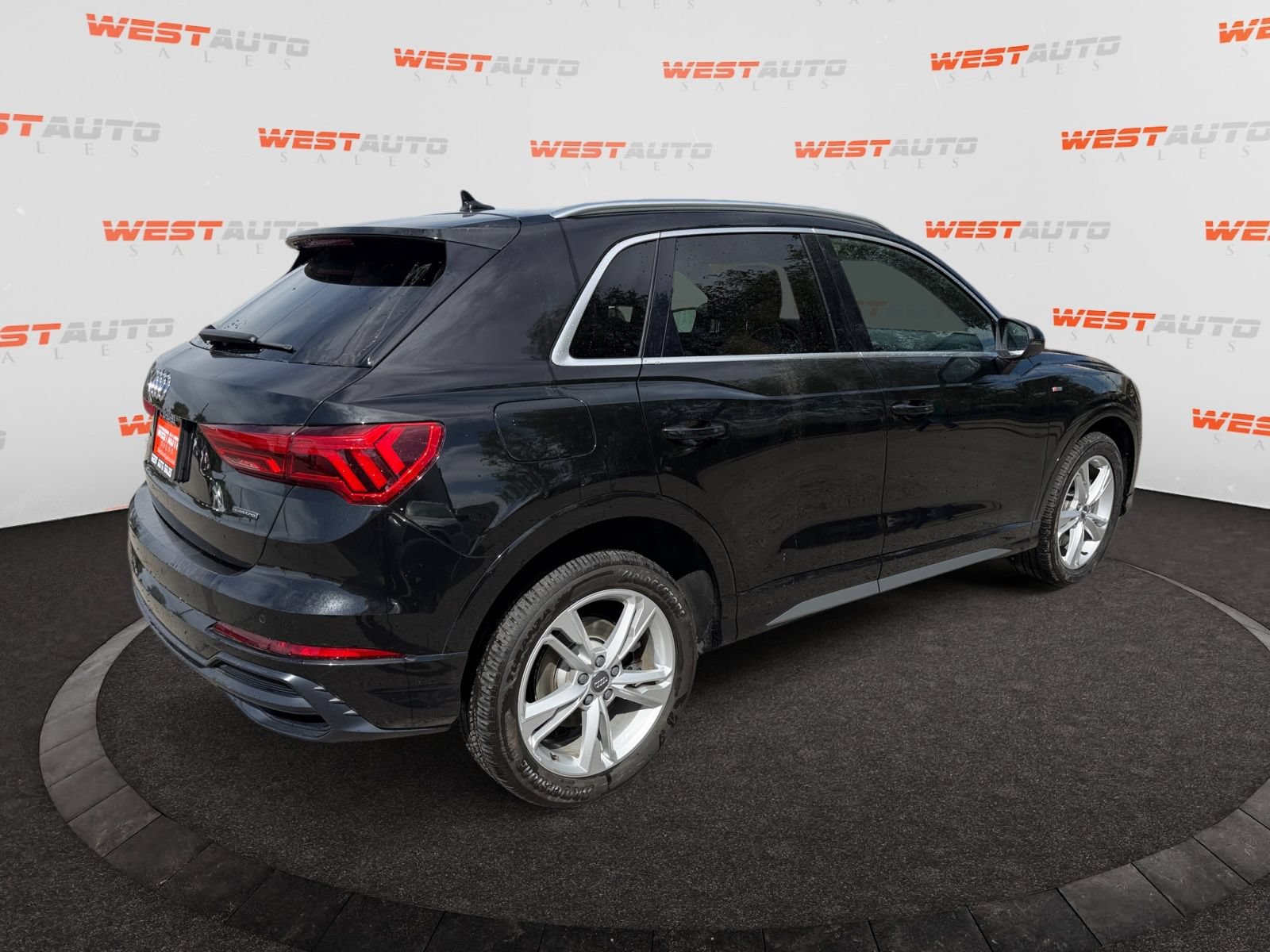 Used 2020 Audi Q3 2.0T Premium Plus w/ Premium Plus Package AWD/4WD image 5