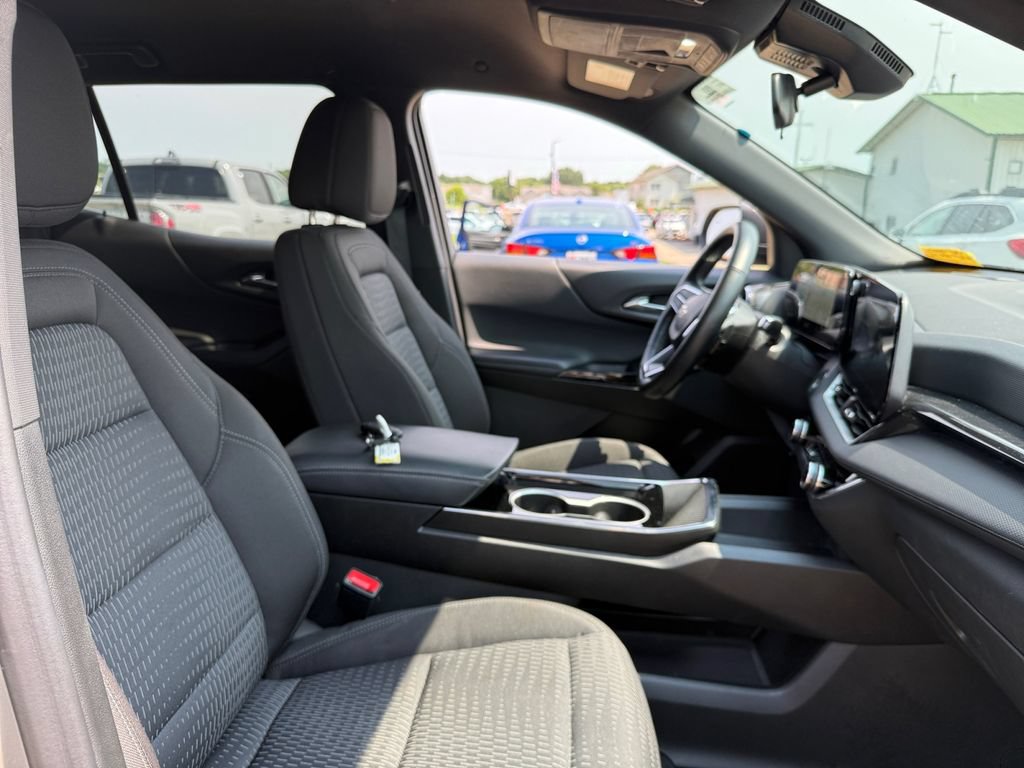 Used 2025 Chevrolet Equinox LT FWD image 43