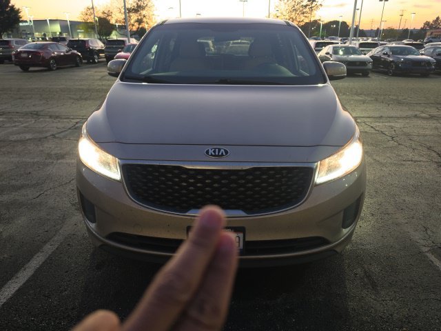 Used 2015 Kia Sedona LX FWD image 4