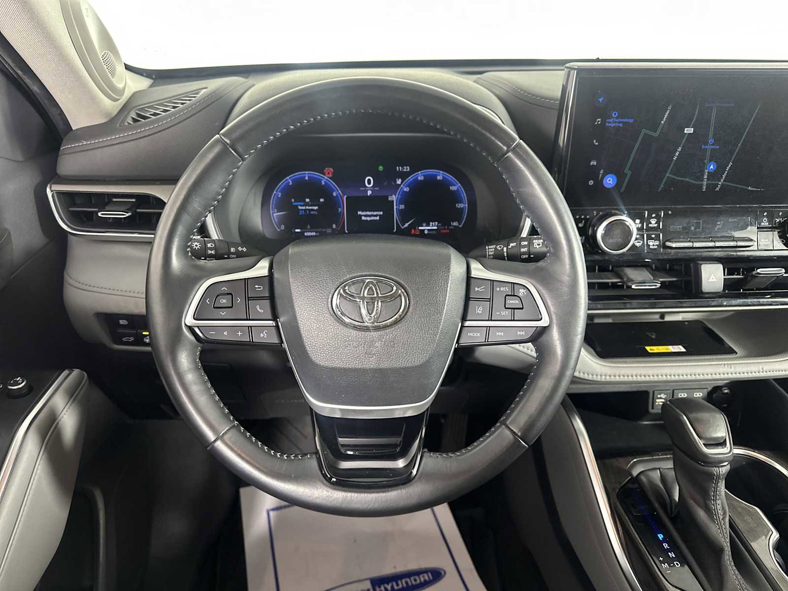 Used 2023 Toyota Highlander Limited image 11