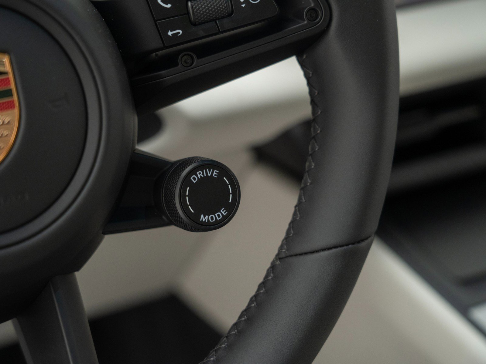 New 2026 Porsche Macan 4 Electric RWD image 28
