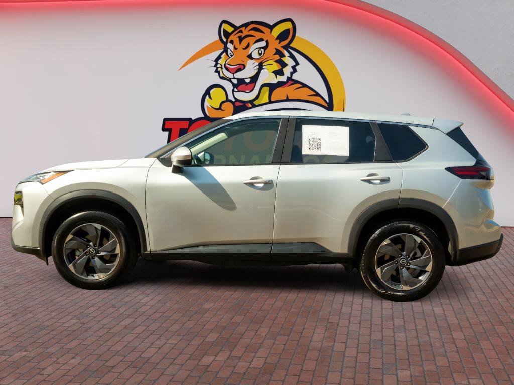 Used 2025 Nissan Rogue SV FWD image 9