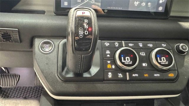 Used 2020 Land Rover Defender 110 SE image 27