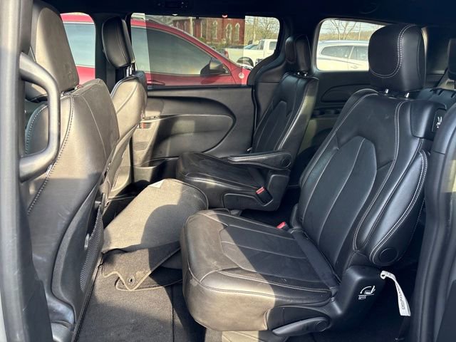 Used 2025 Chrysler Pacifica Select image 27