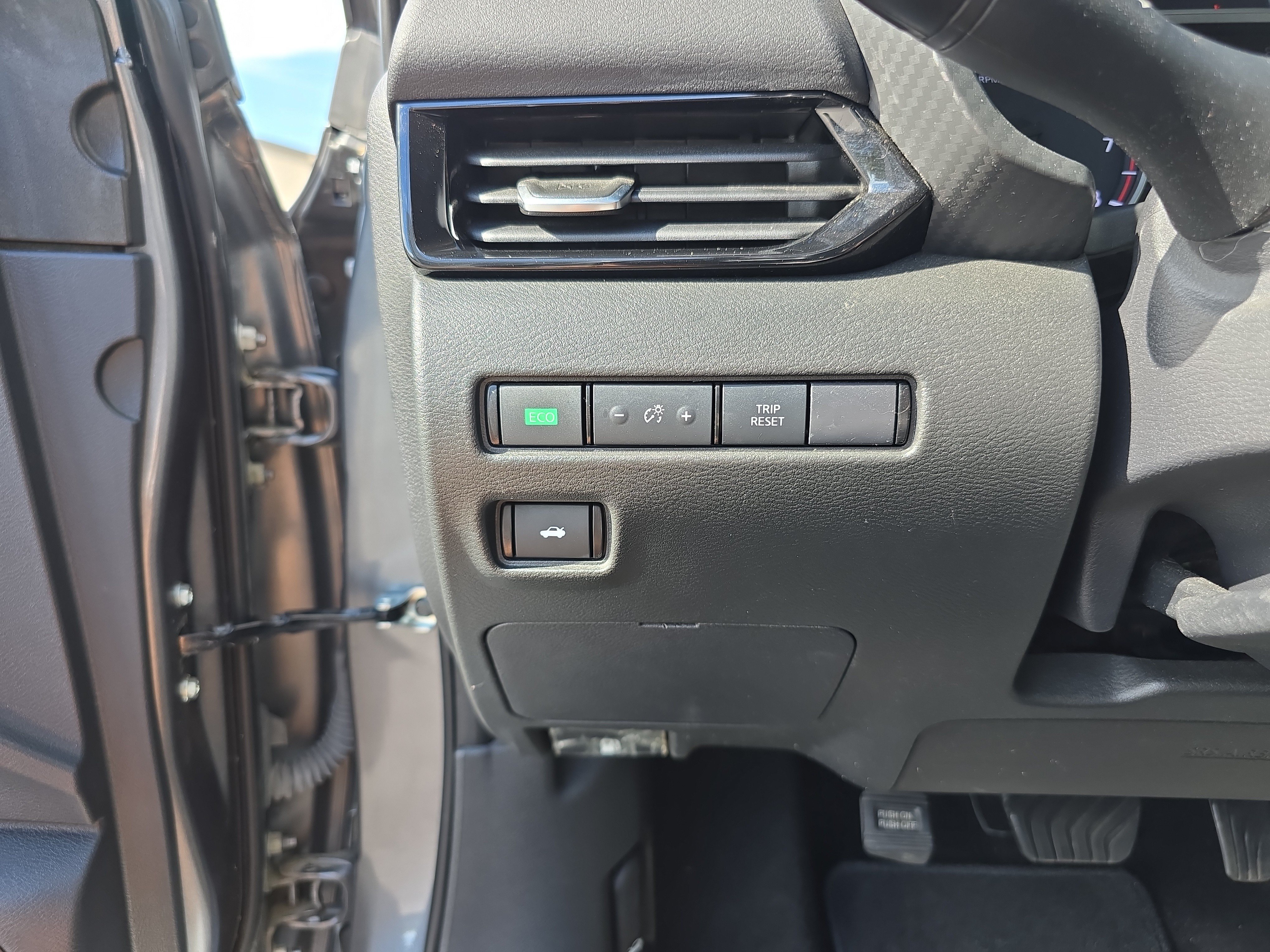 Used 2024 Nissan Sentra SV FWD image 33